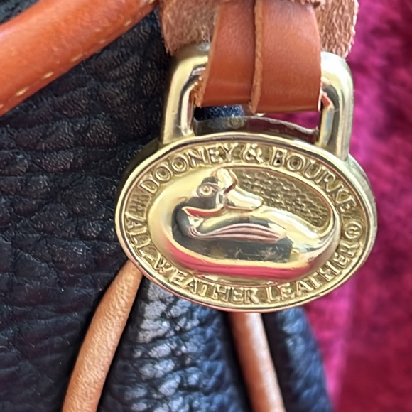 VINTAGE - Dooney & Bourke Large Leather Shoulder Bag - Picture 6 of 12